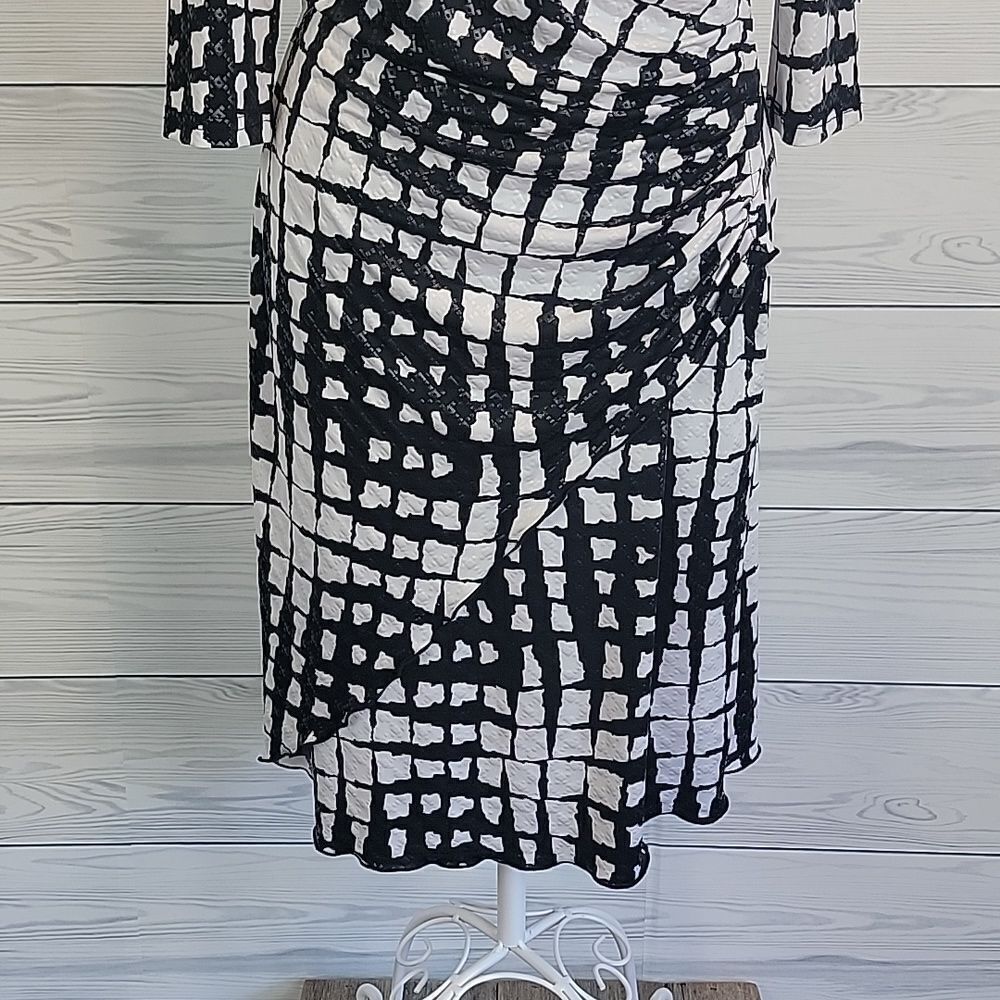 Joseph Ribkoff black and white geo print faux wrap midi dress Women's Size 4 - Picture 3 of 11